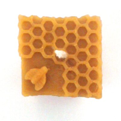 Świeca odlewana - pszczoła na plastrze miodu